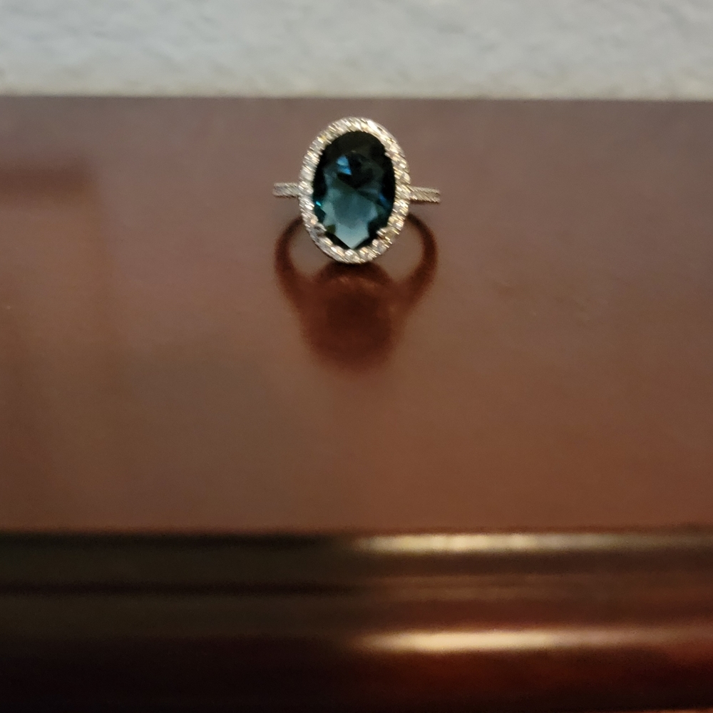Gorgeous aqua ring